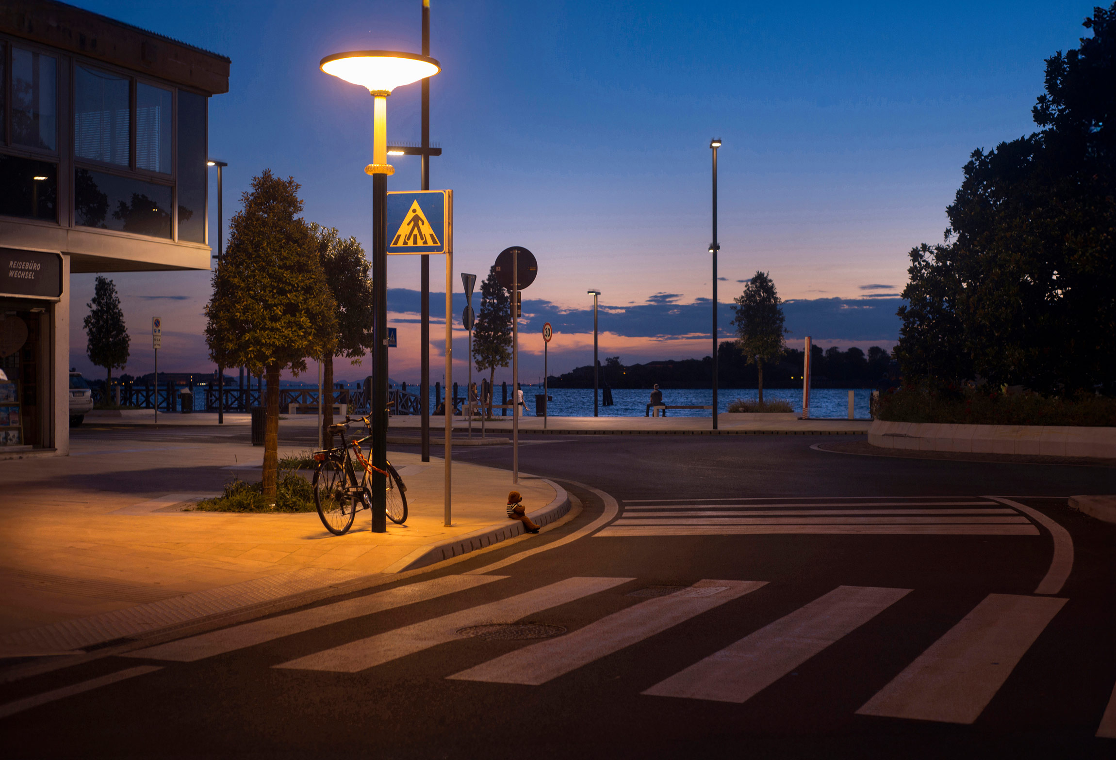 A Pause on the Path — psychological art by Andres Galan